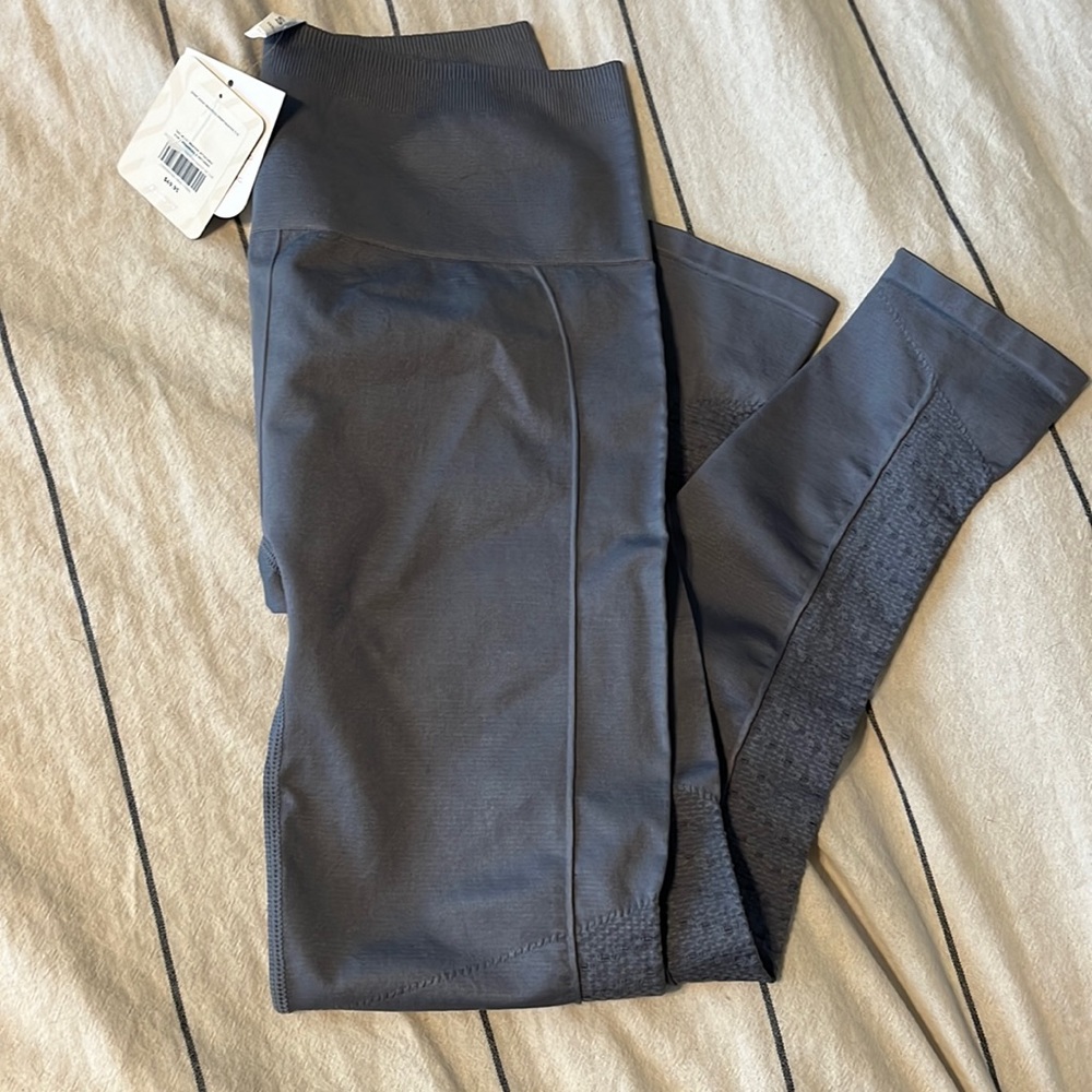 Fabletics Sync High Waisted Perforated 7/8 - Sz Small